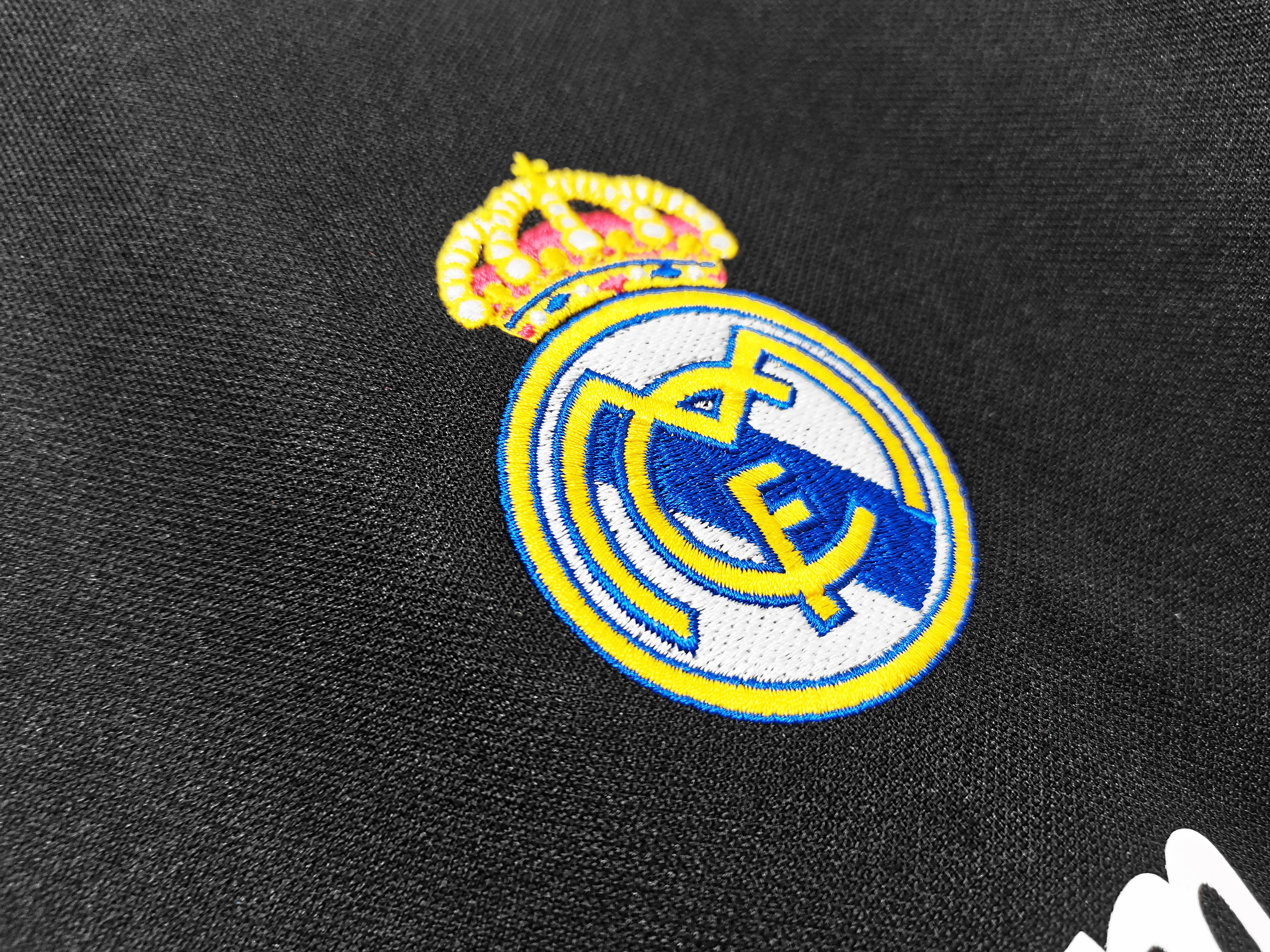 Logo adidas real madrid hotsell