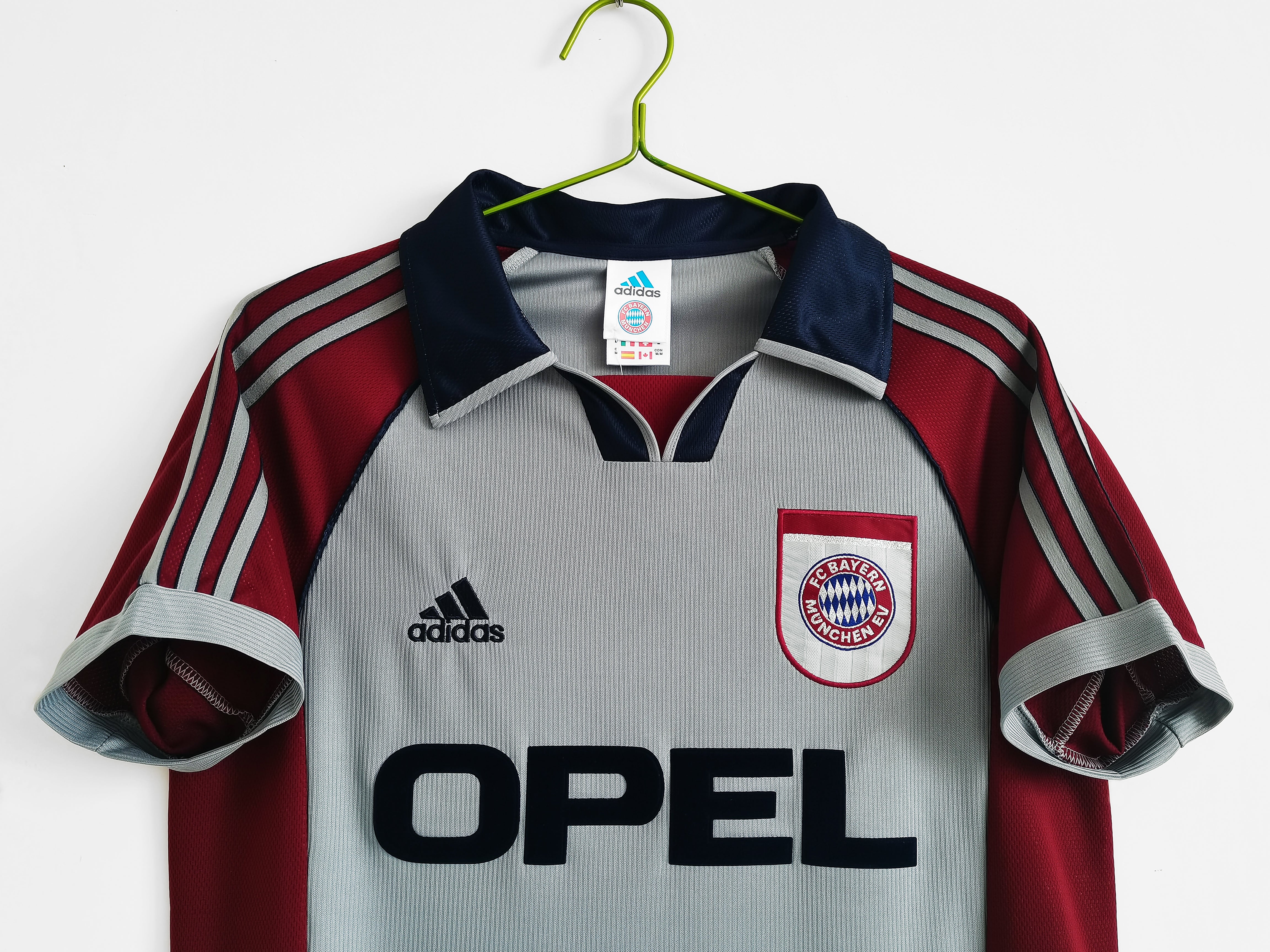 Bayern retro shops jersey