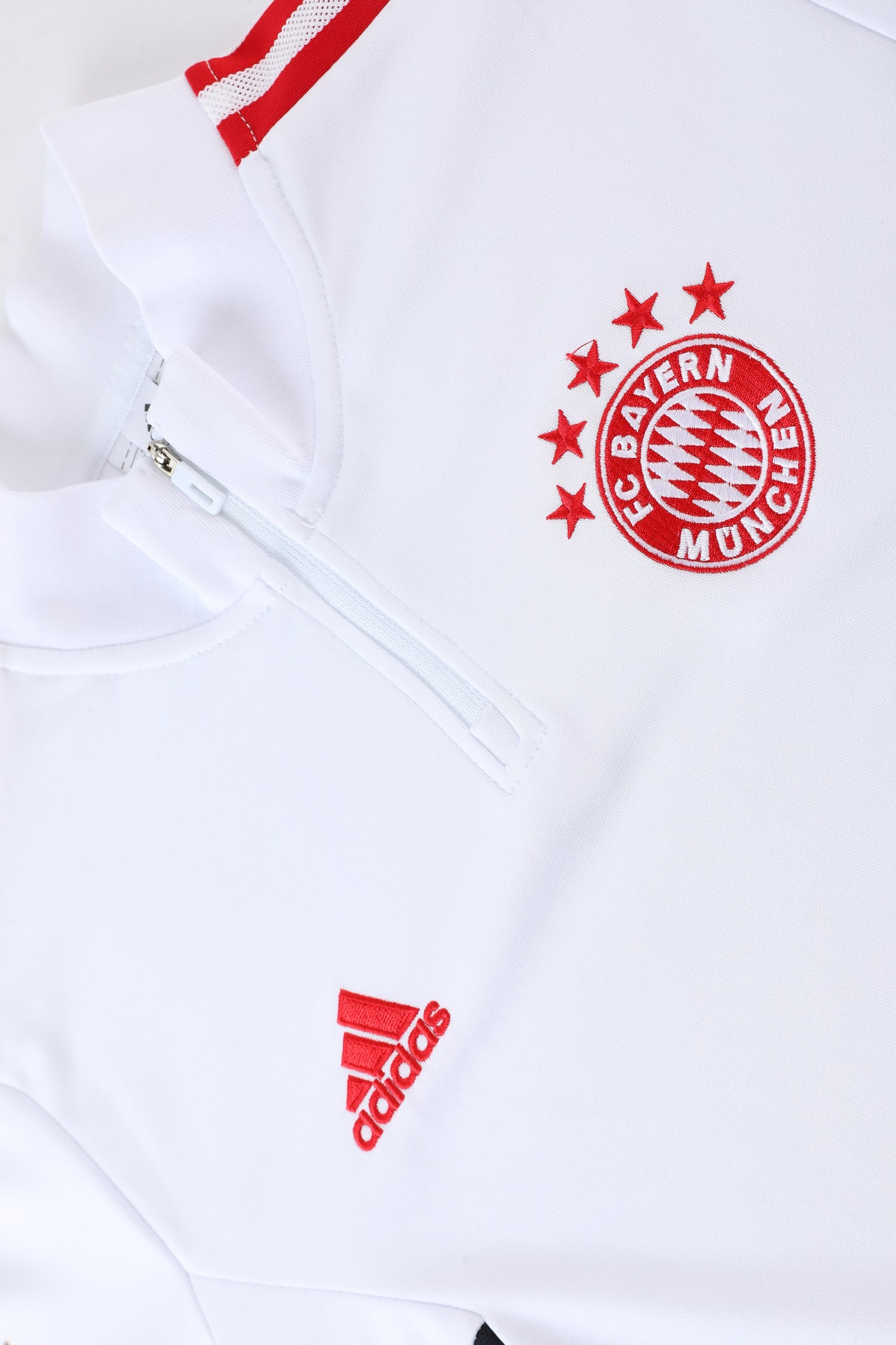 Bayern Munich 22/23 Full-Zip Tracksuit - White / Red Stripes